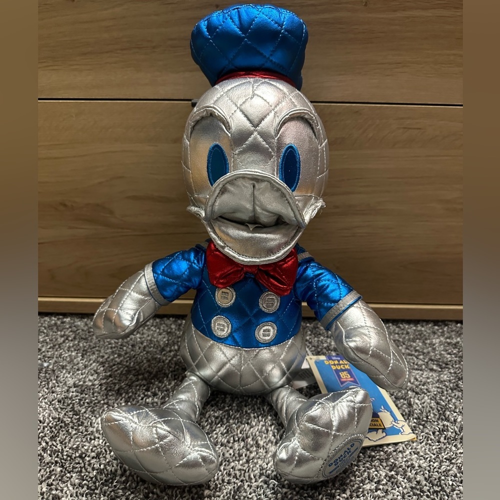NWT Silver Metallic Disney Donald Duck 85th Anniversary Plush​